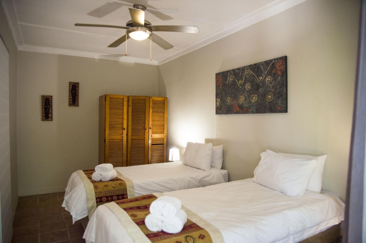 Villa Africa Guesthouse ツメブ エクステリア 写真