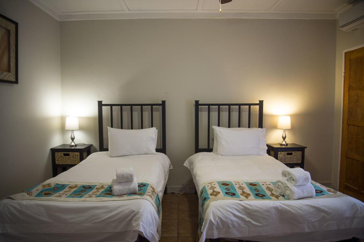 Villa Africa Guesthouse ツメブ エクステリア 写真
