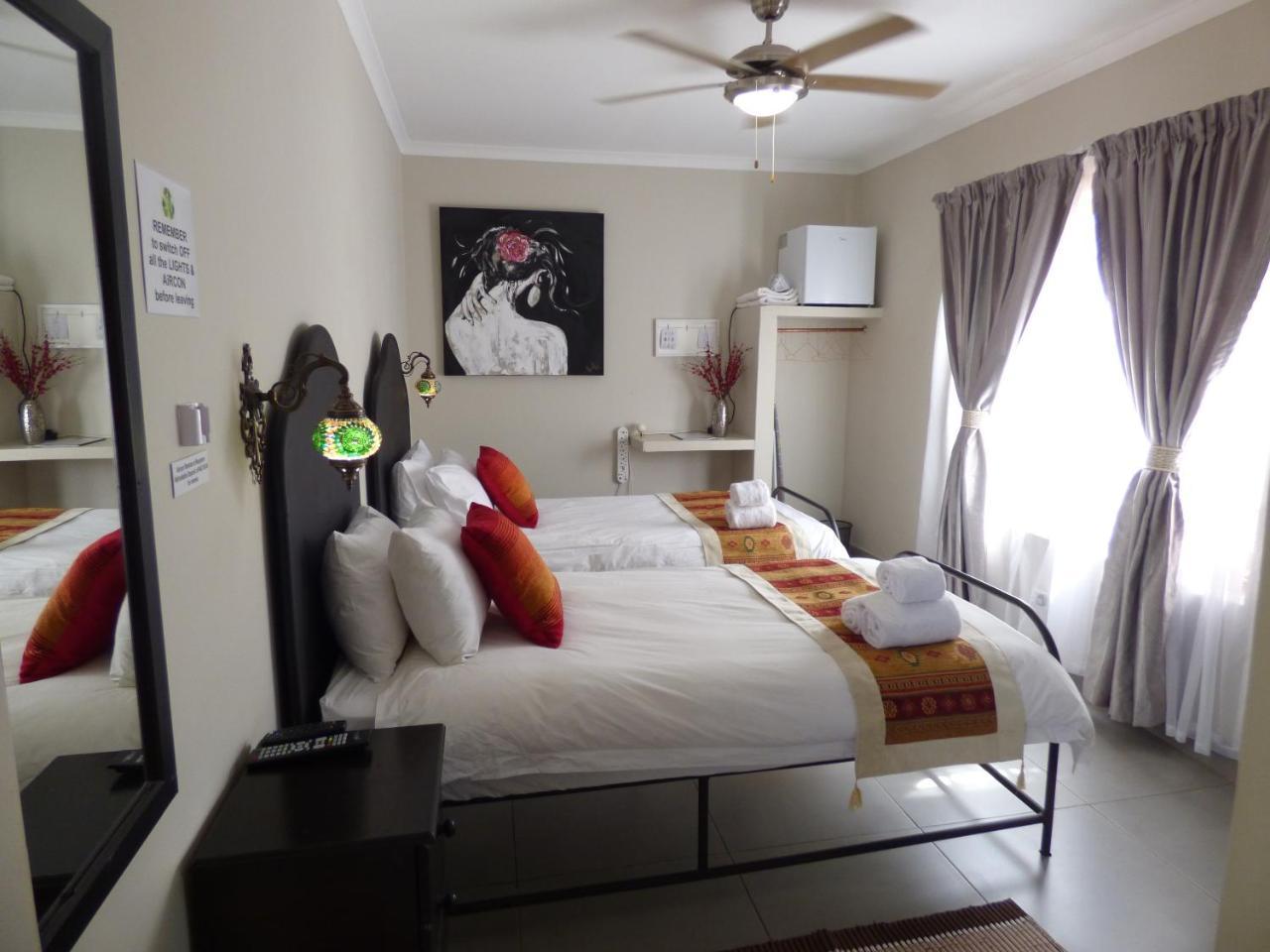 Villa Africa Guesthouse ツメブ エクステリア 写真