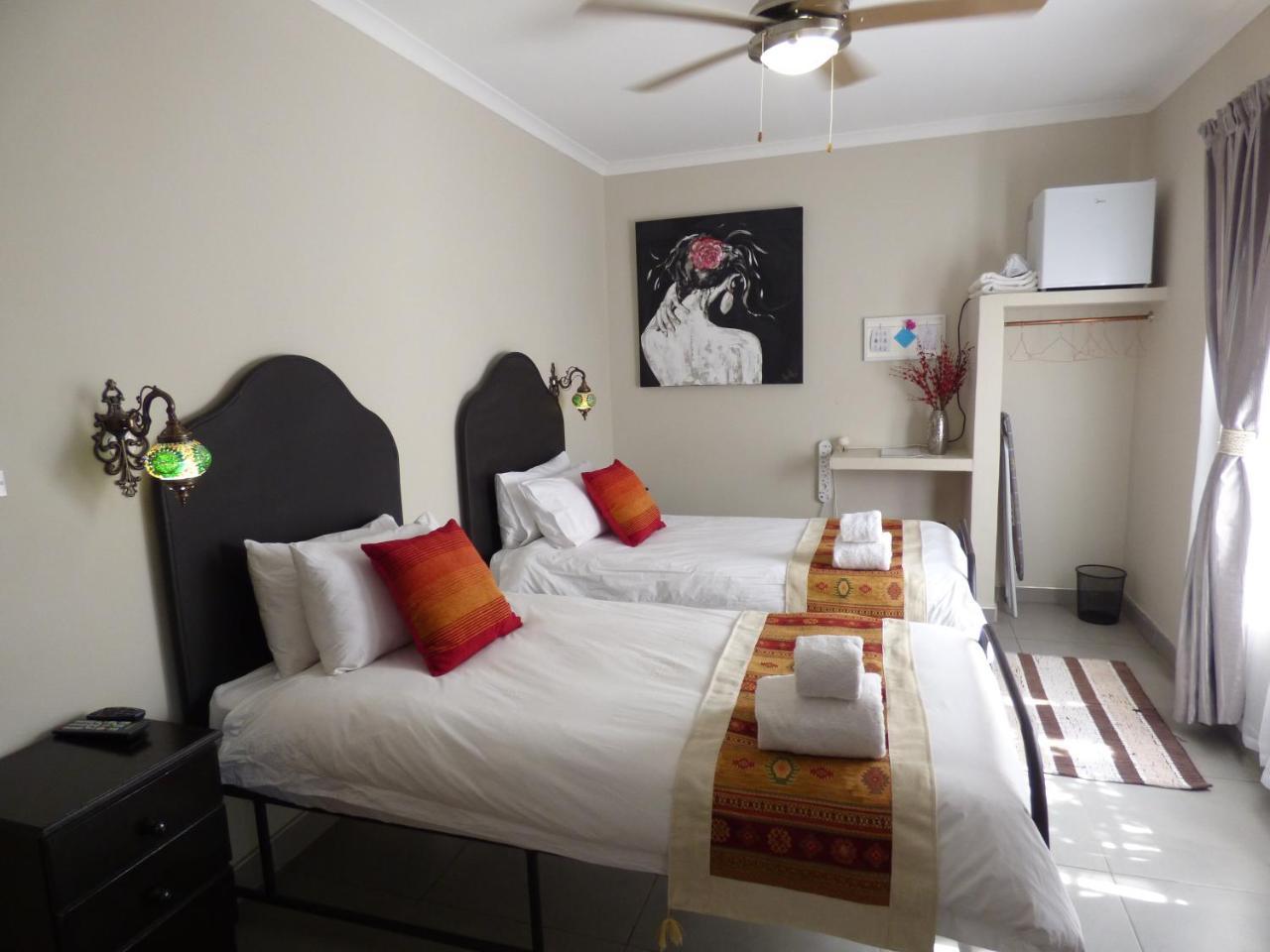 Villa Africa Guesthouse ツメブ エクステリア 写真